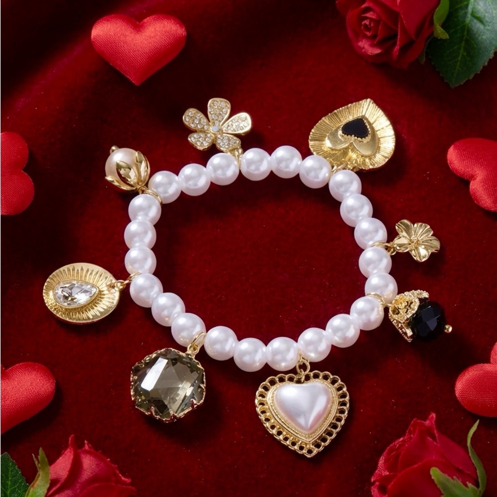 Beautiful Charm Bracelet - Picture 2 of 5